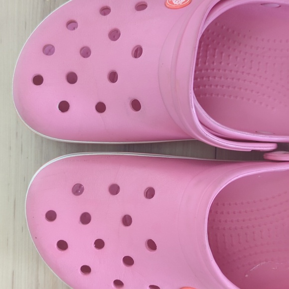 Pink Crocs Size 8 - Picture 3 of 3